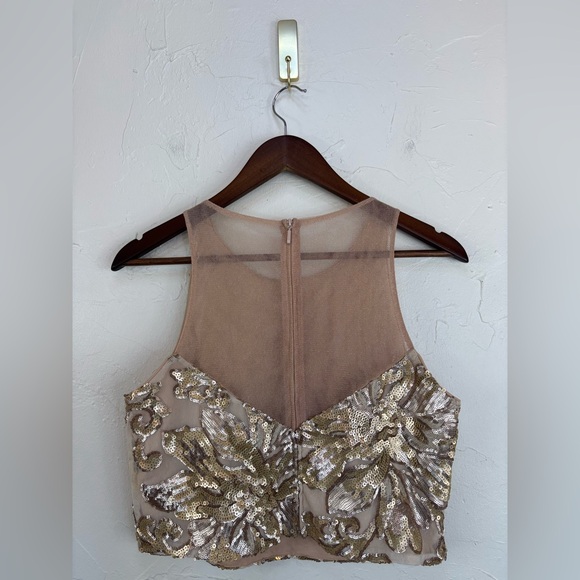 BADGLEY MISCHKA Gold Sheer Crop Top Blouse‎ Sleeveless Christmas Holiday Party - Picture 11 of 14